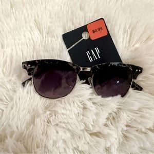 Gap sunglesses with tortoise shell side/rim
